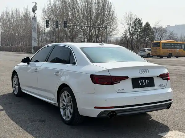 Audi A4L 2018