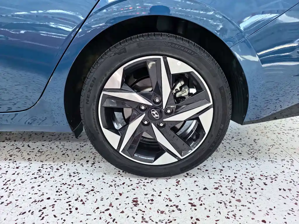 Hyundai Elantra 2022 — фото 16