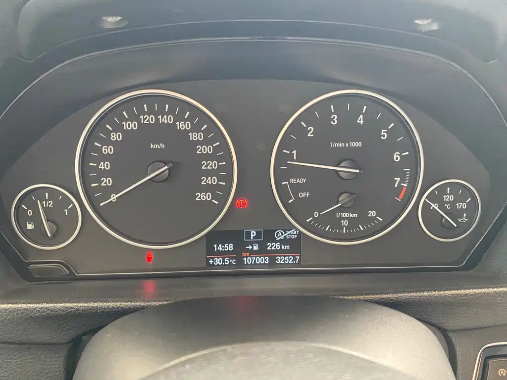 BMW 3 Series 2016 — фото 15
