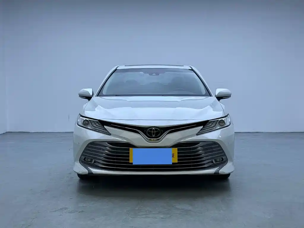 Toyota Camry 2019 — фото 2
