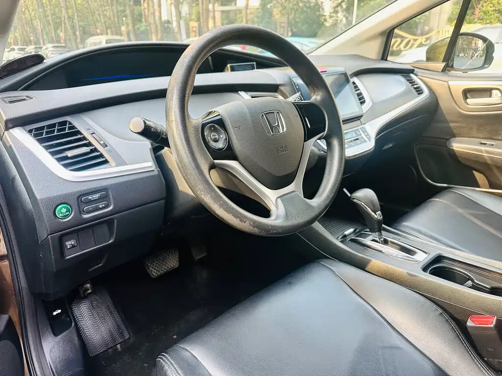Honda Jade 2017 — фото 19