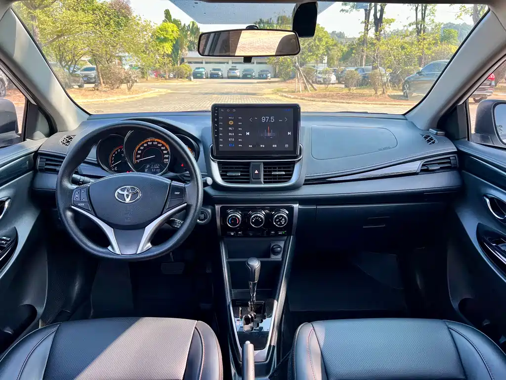 Toyota Yaris L 2022