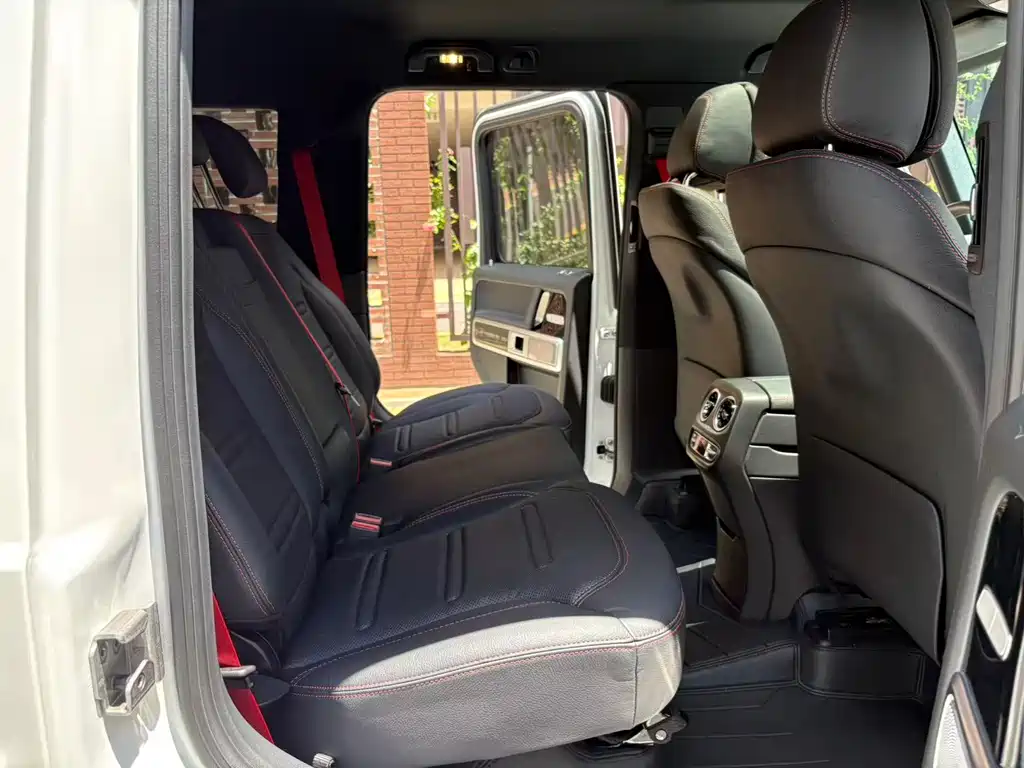 Mercedes-Benz G-Class 2023 — фото 12