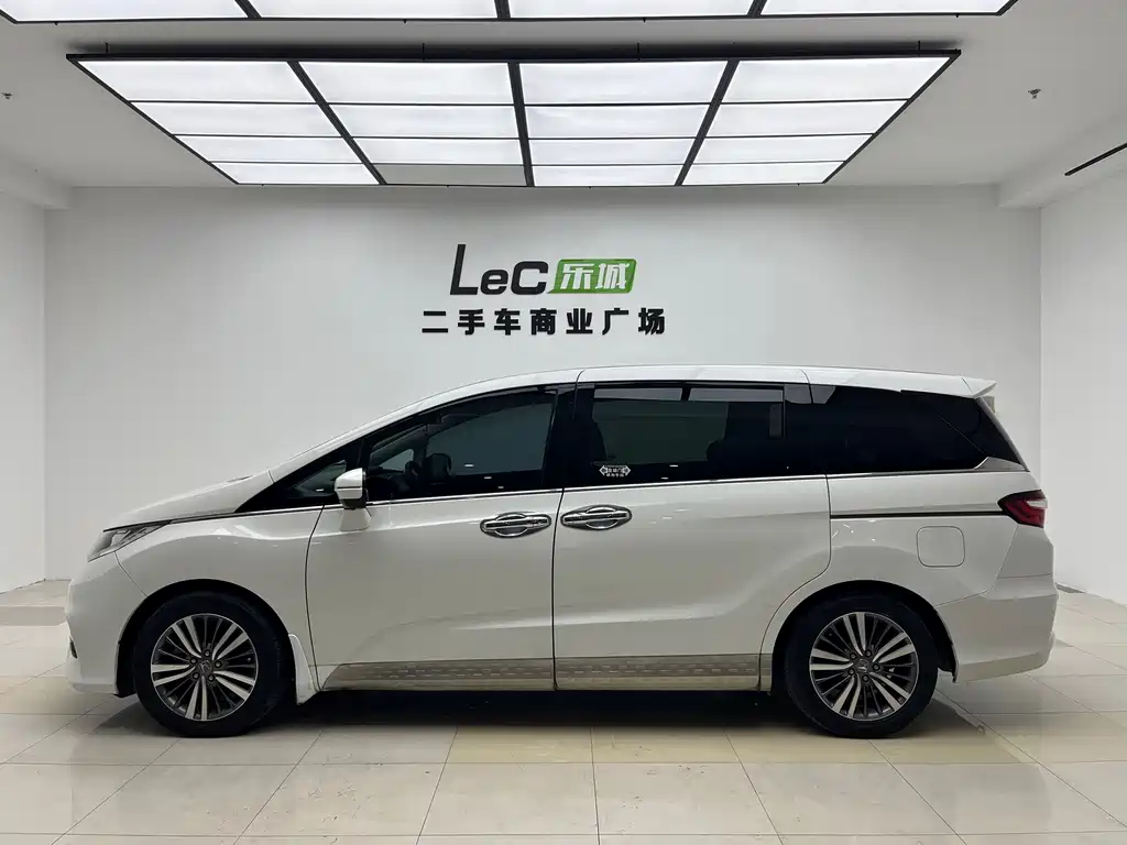 Honda Odyssey 2018 — фото 4