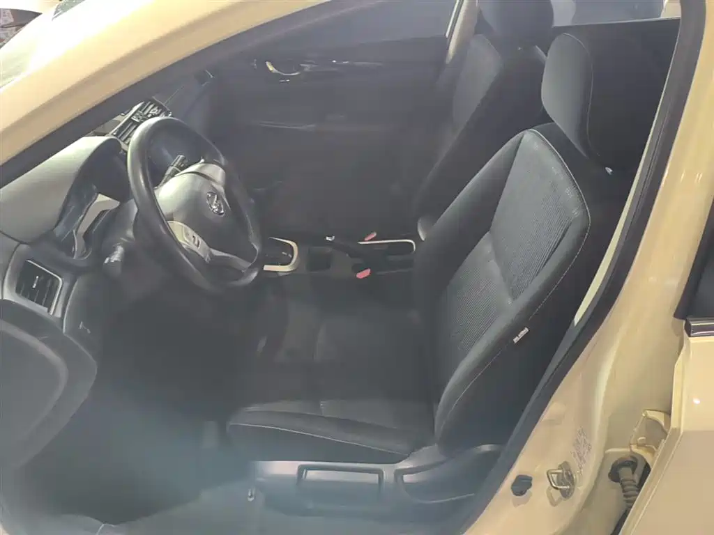 Nissan Tiida 2018 — фото 15