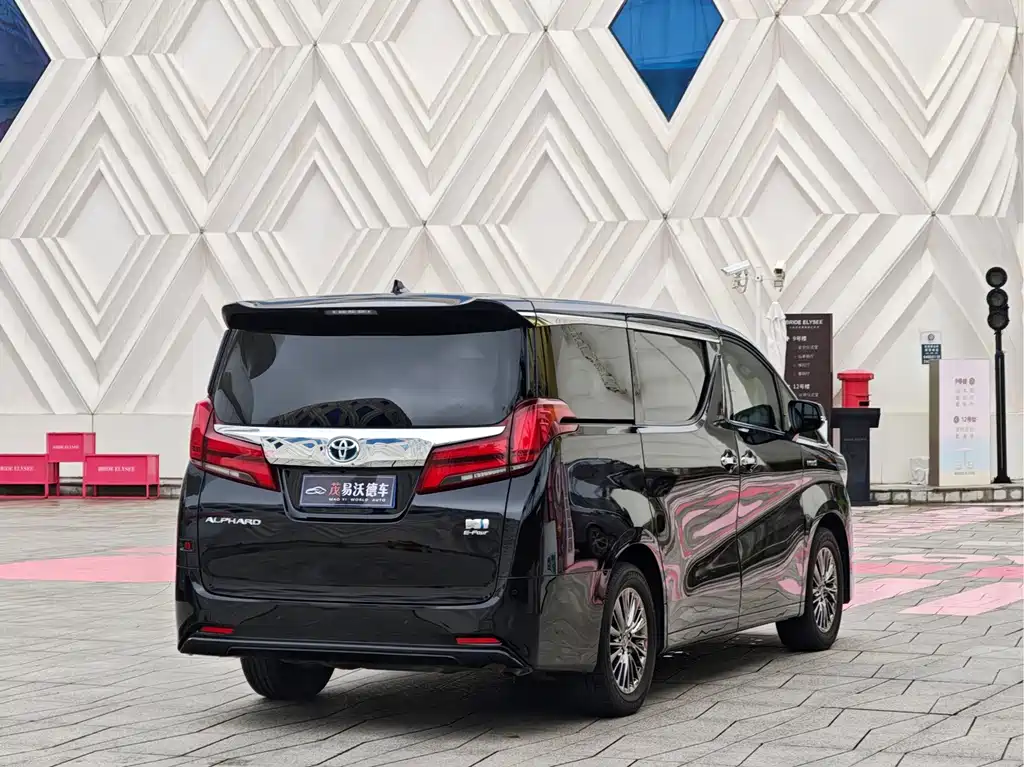 Toyota Alphard 2023 — фото 5
