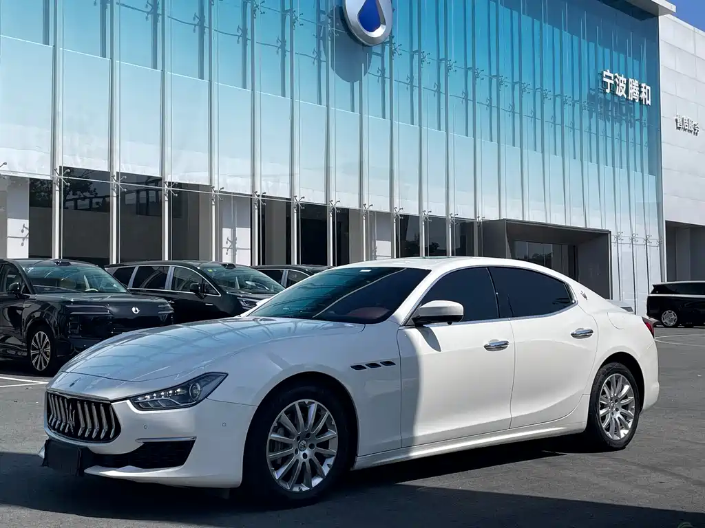 Maserati Ghibli 2021 — фото 1