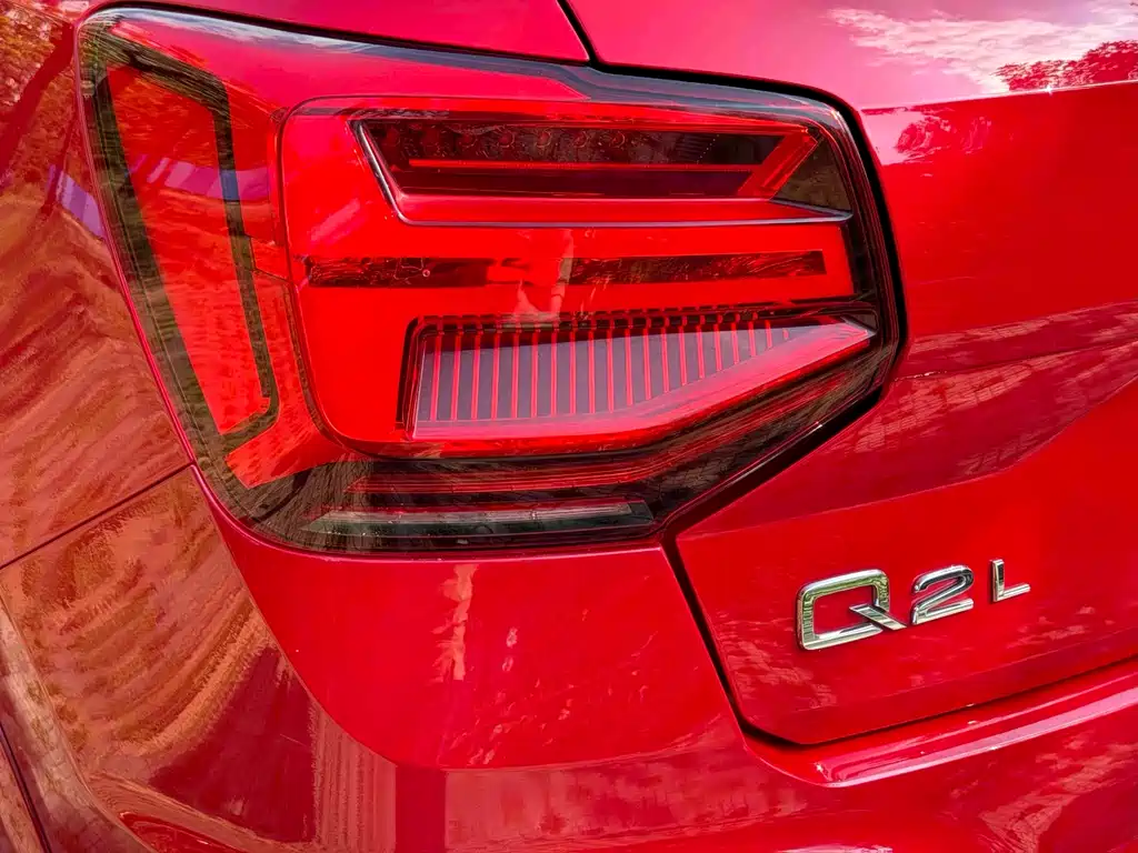 Audi Q2L 2022 — фото 21