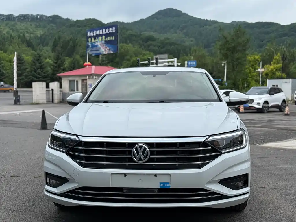 Volkswagen Sagitar 2020