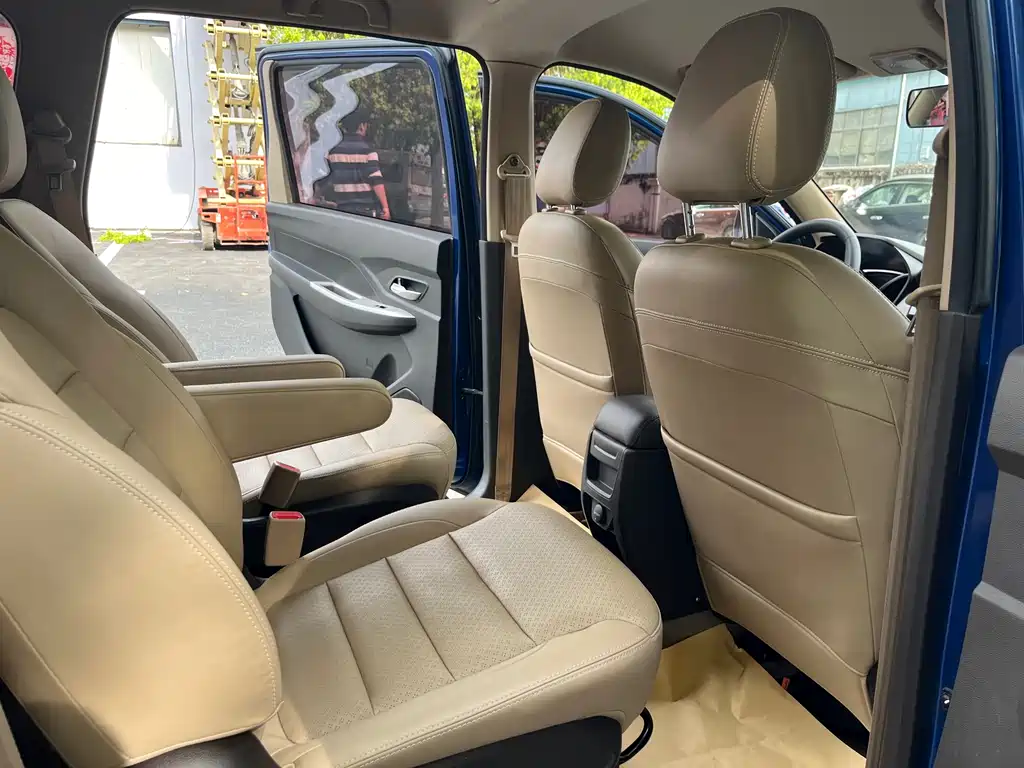 Wuling Hongguang 2018 — фото 15