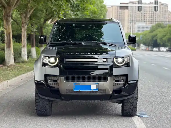 Land Rover Defender 2023