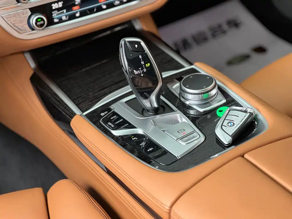 BMW 7 Series 2019 — фото 13