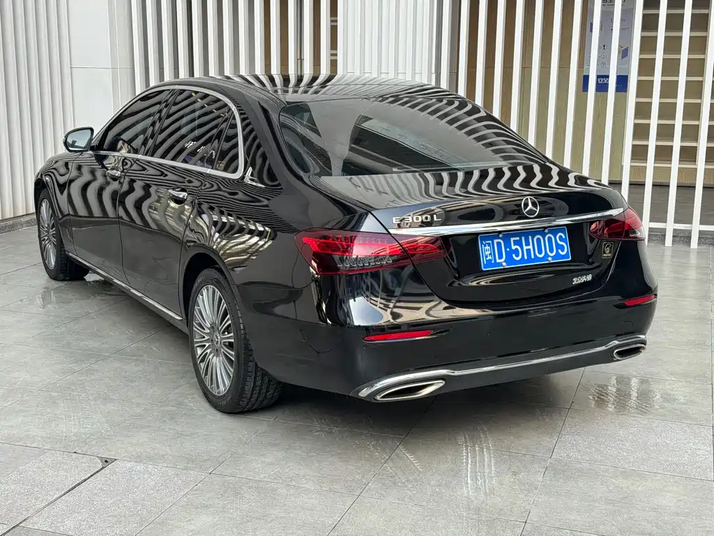 Mercedes-Benz E-Class 2022 — фото 10