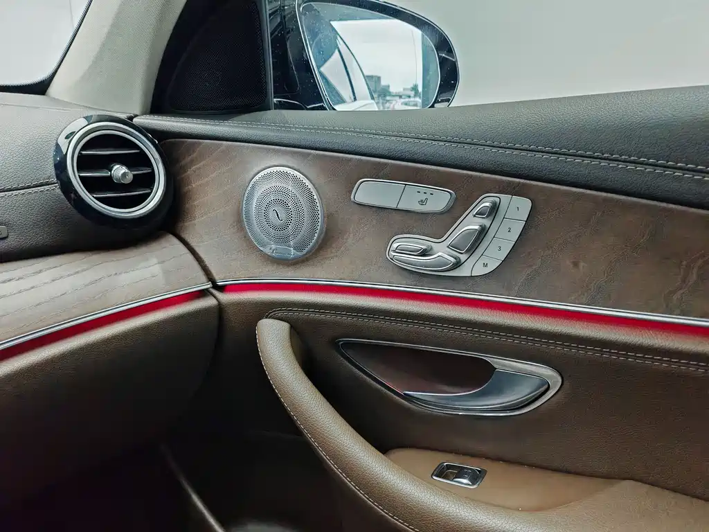 Mercedes-Benz E-Class 2019 — фото 16