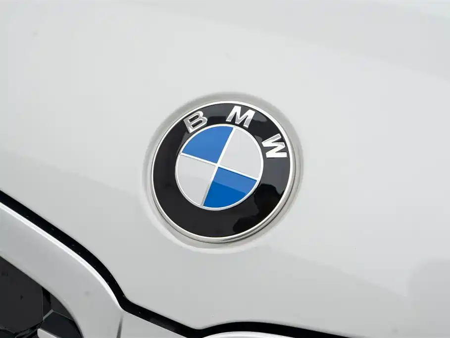 BMW 3 Series 2025 — фото 10