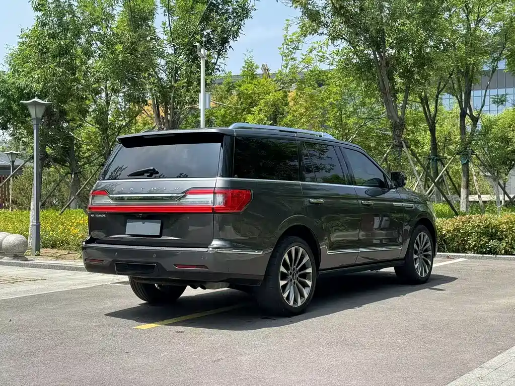 Lincoln Navigator 2018 — фото 9