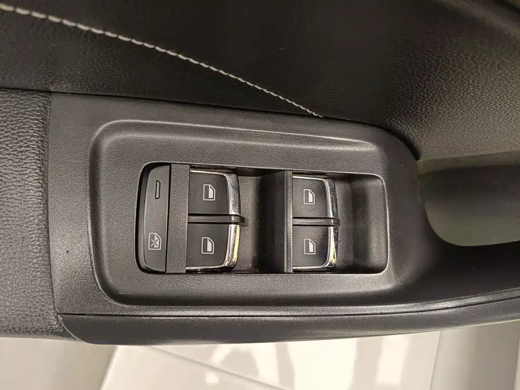 Roewe i6 New Energy 2018 — фото 9