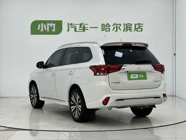 Mitsubishi Outlander 2023