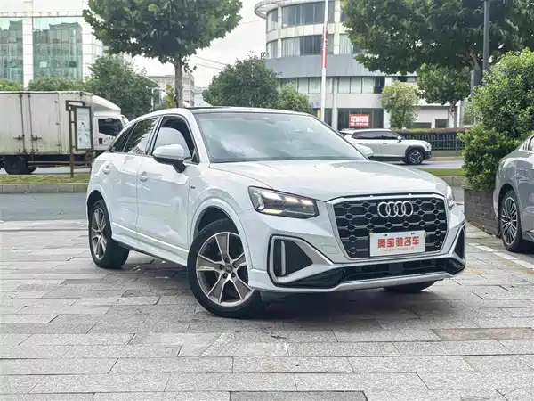 Audi Q2L 2024