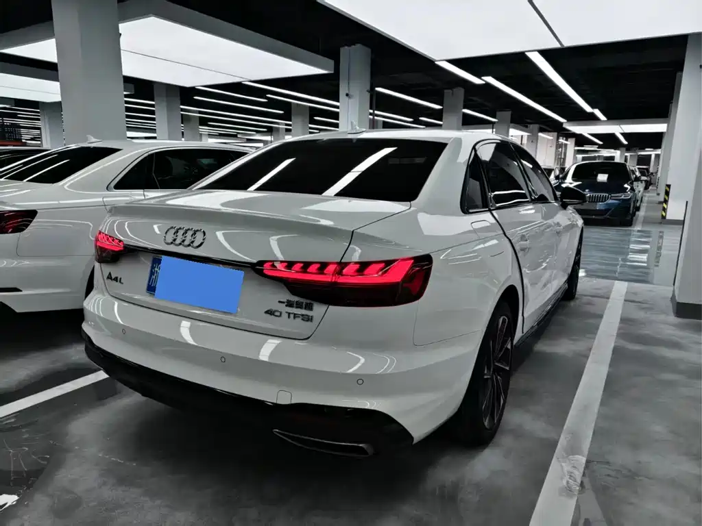 Audi A4L 2023 — фото 14