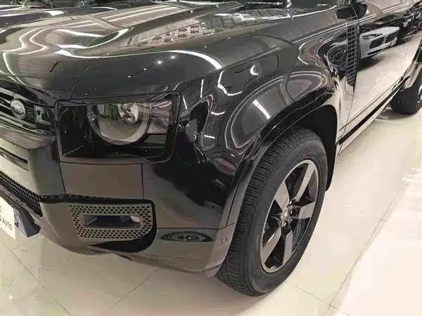 Land Rover Defender 2026