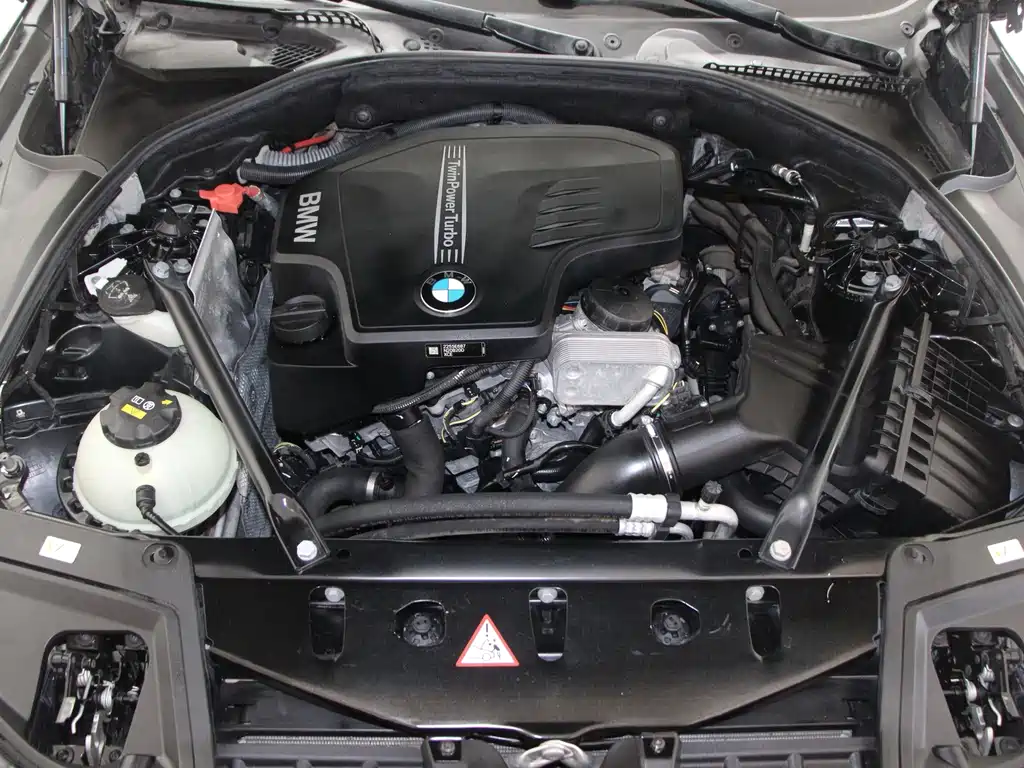 BMW 5 Series 2015 — фото 14