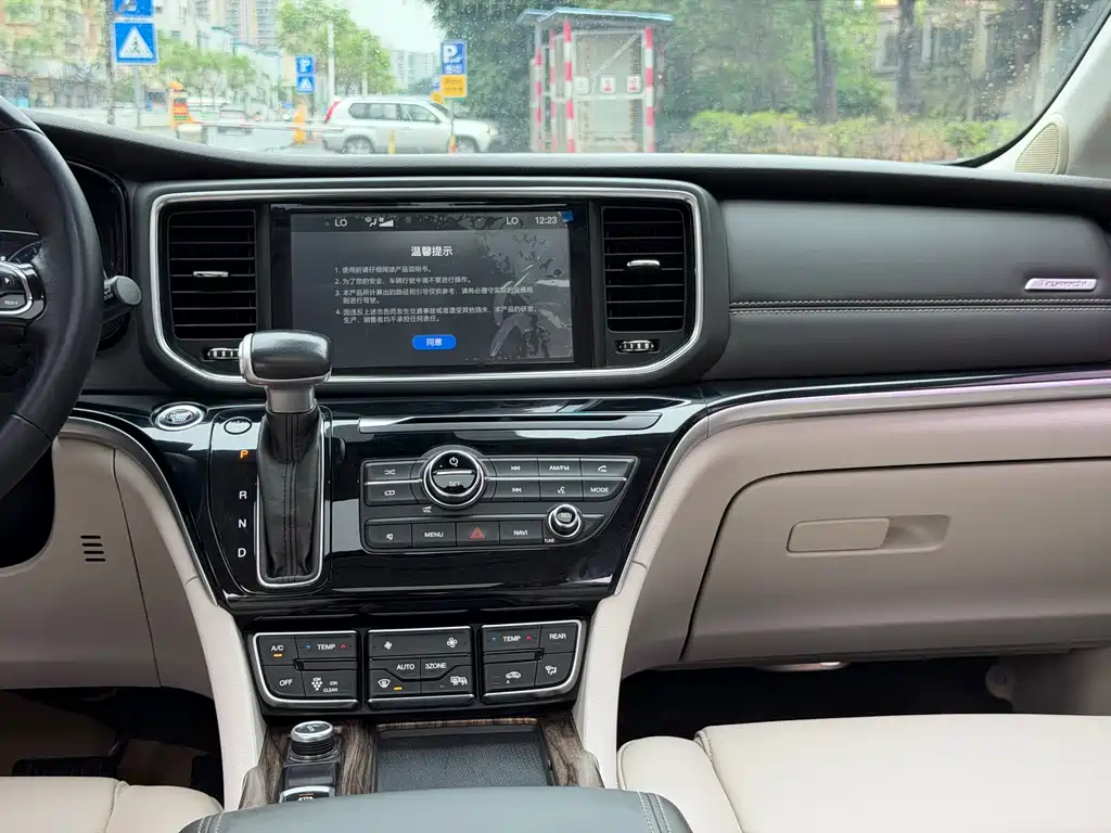 GAC Motor Trumpchi M8 2018 — фото 13