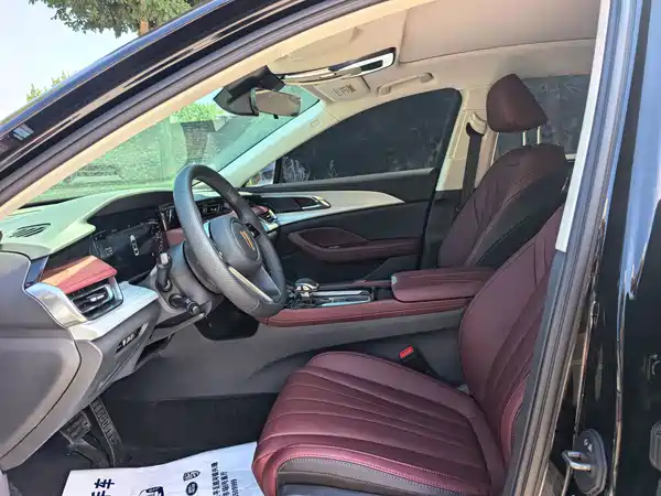 Hongqi H5 2025