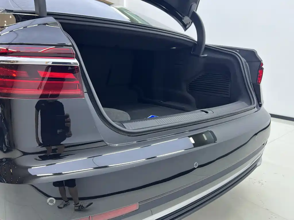 Audi A8 2023 — фото 14