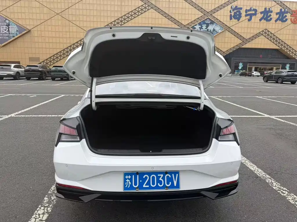 Hyundai Elantra 2022 — фото 19