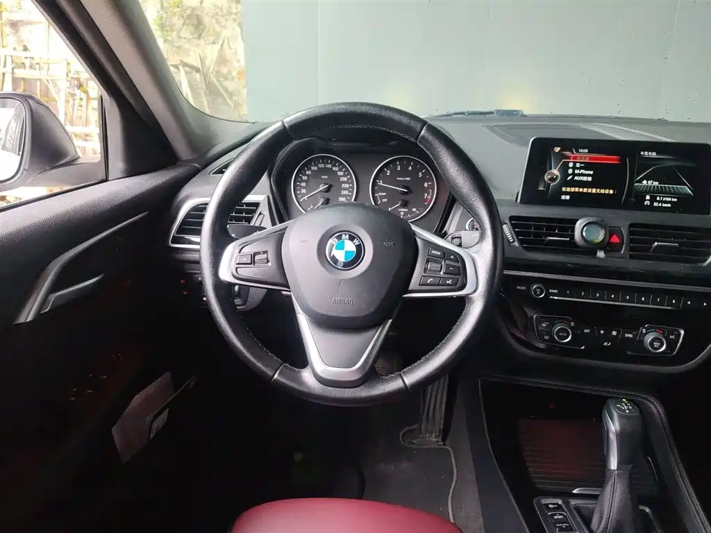 BMW 1 Series 2017 — фото 11