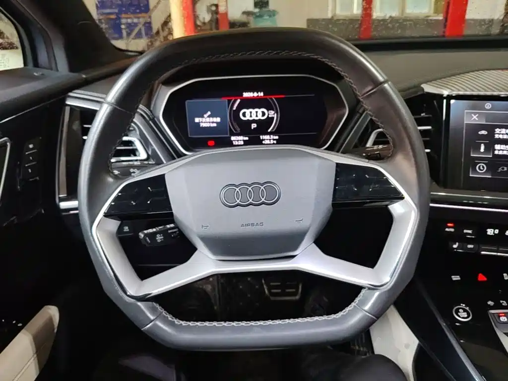 Audi Q4 E-Tron 2022 — фото 11