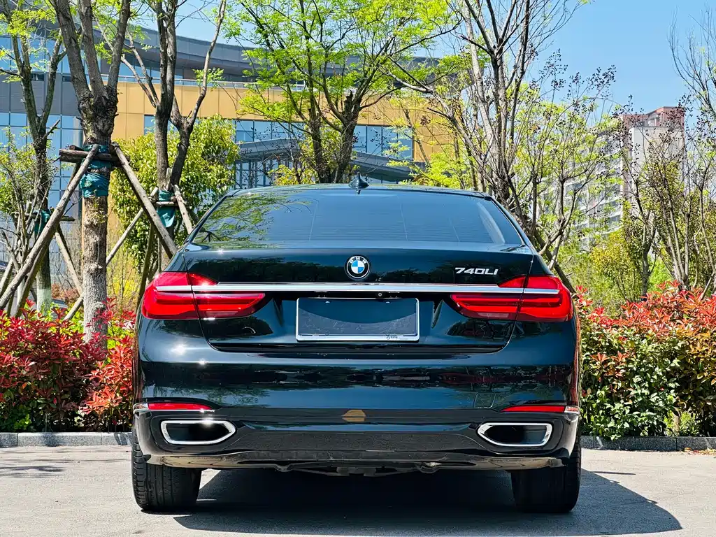 BMW 7 Series 2016 — фото 12