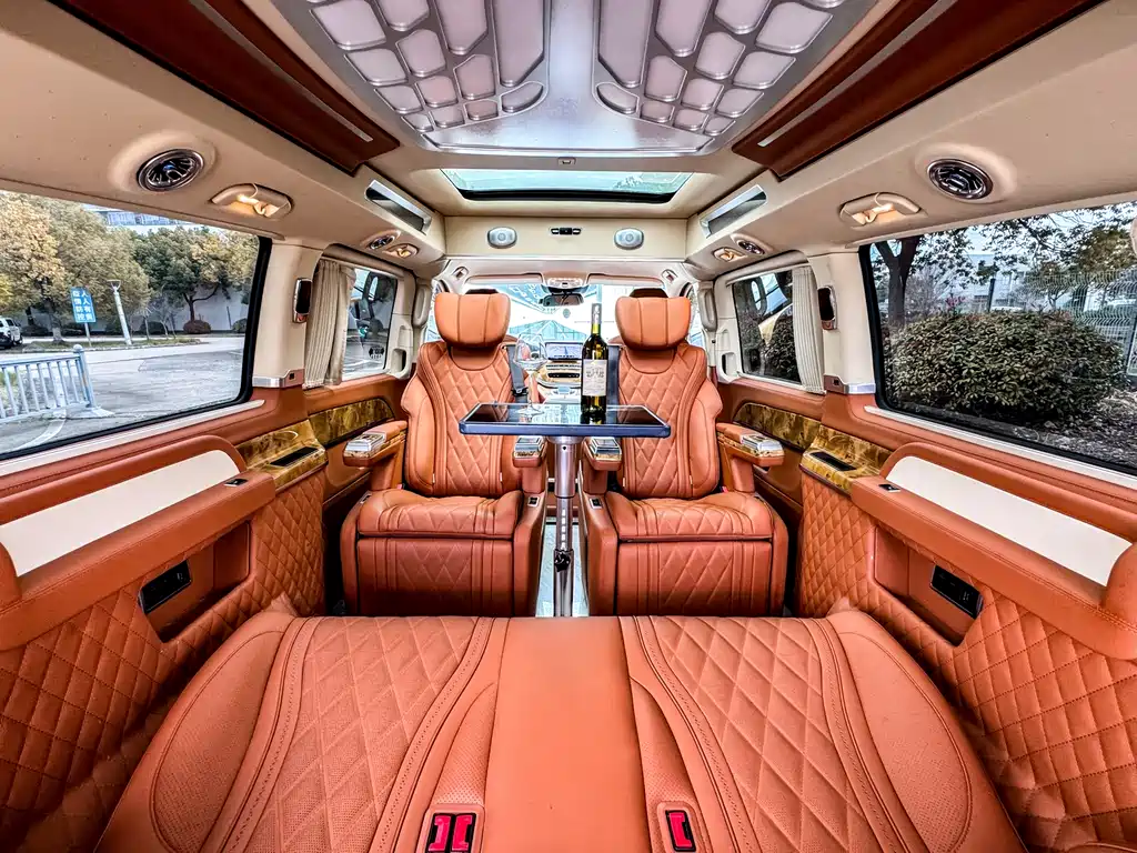 Mercedes-Benz V-Class 2023 — фото 13
