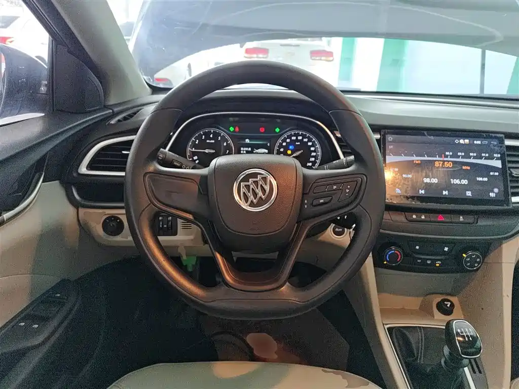 Buick Excelle 2017 — фото 11