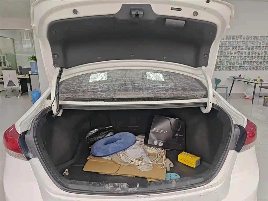 Hyundai Elantra 2018 — фото 19