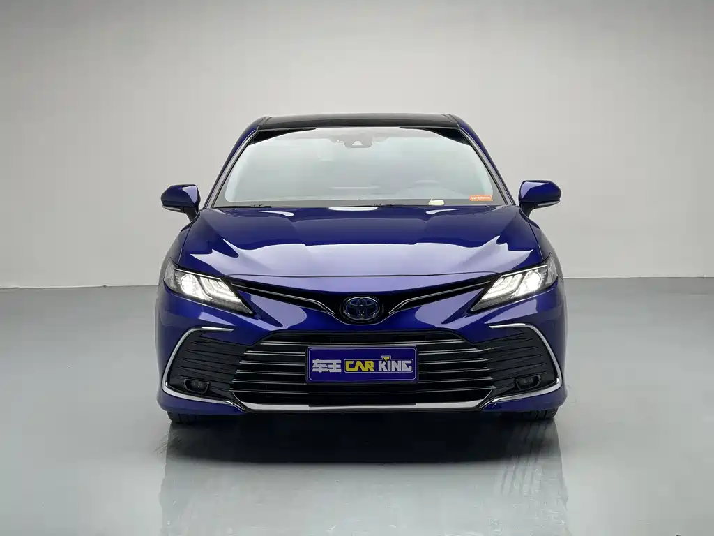 Toyota Camry 2023 — фото 2
