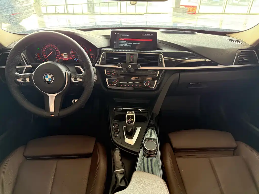 BMW 3 Series 2018 — фото 13