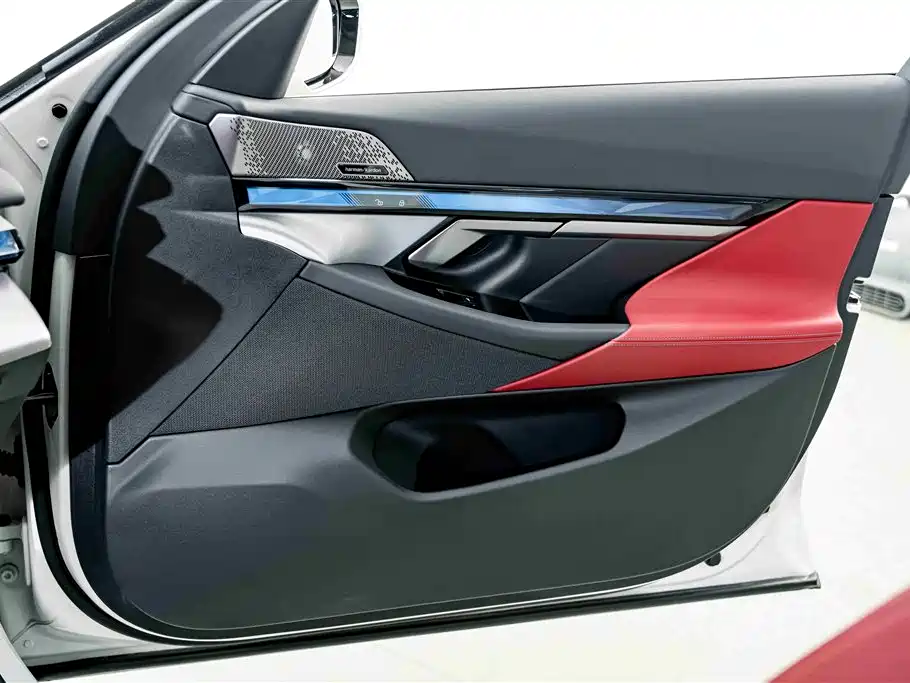 BMW 5 Series 2025 — фото 16