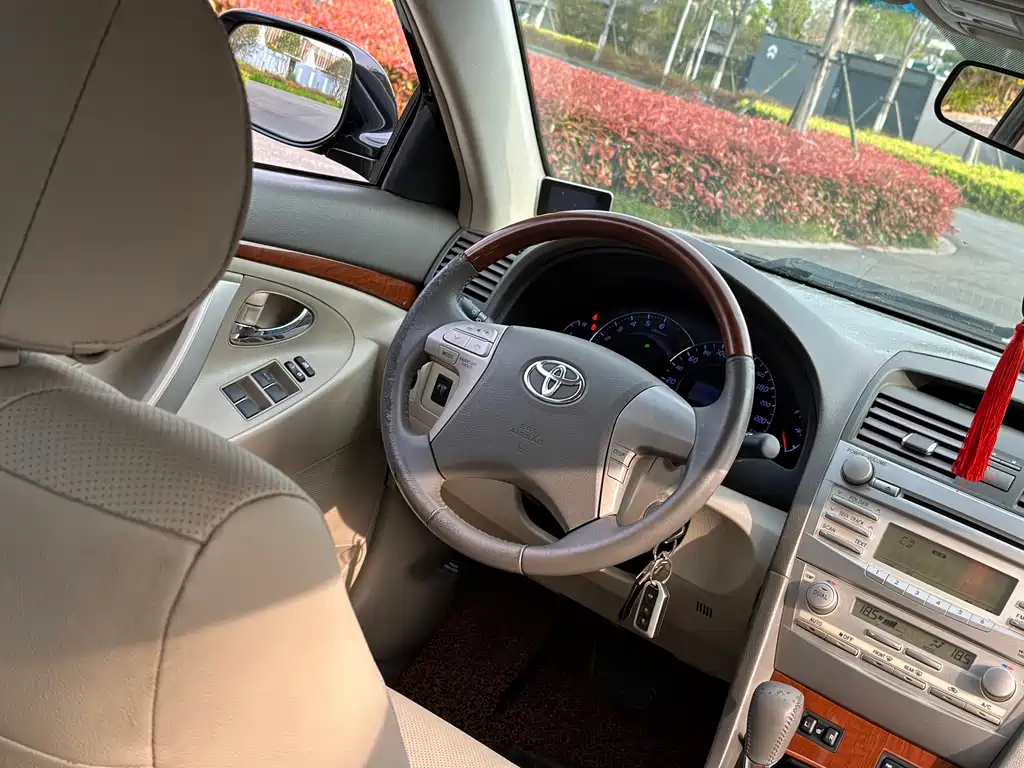 Toyota Camry 2014 — фото 14