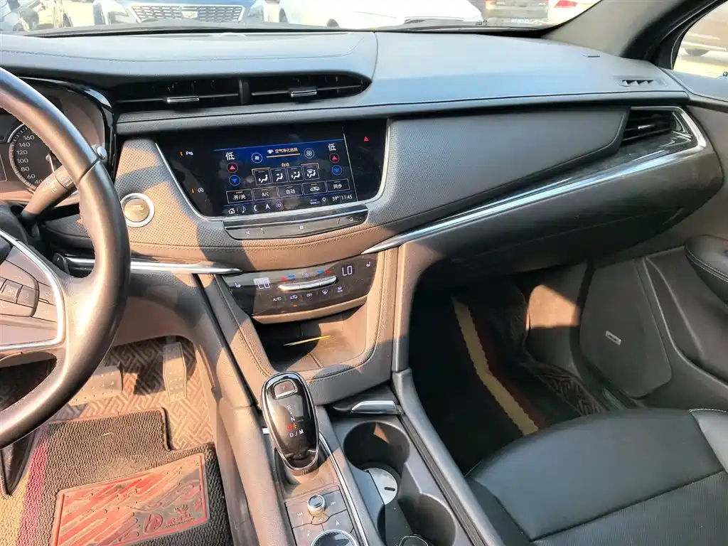 Cadillac XT5 2019 — фото 15