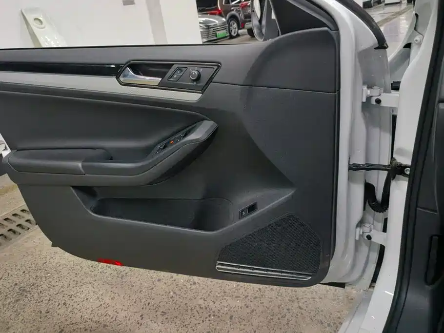 Volkswagen Sagitar 2017