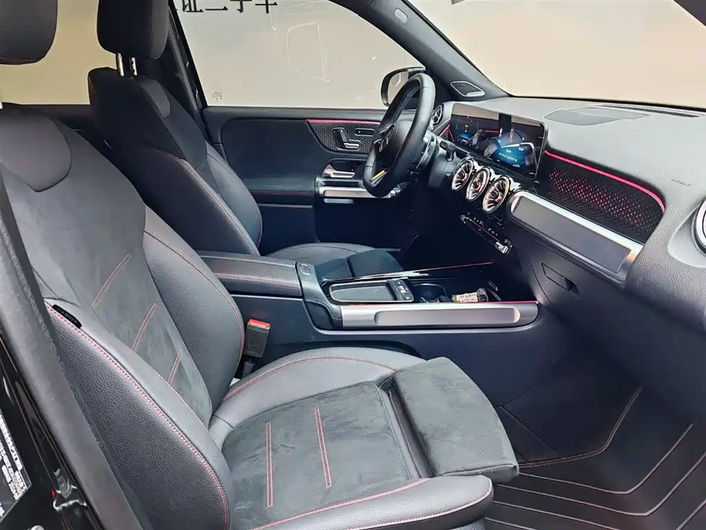 Mercedes-Benz GLB AMG 2025 — фото 10