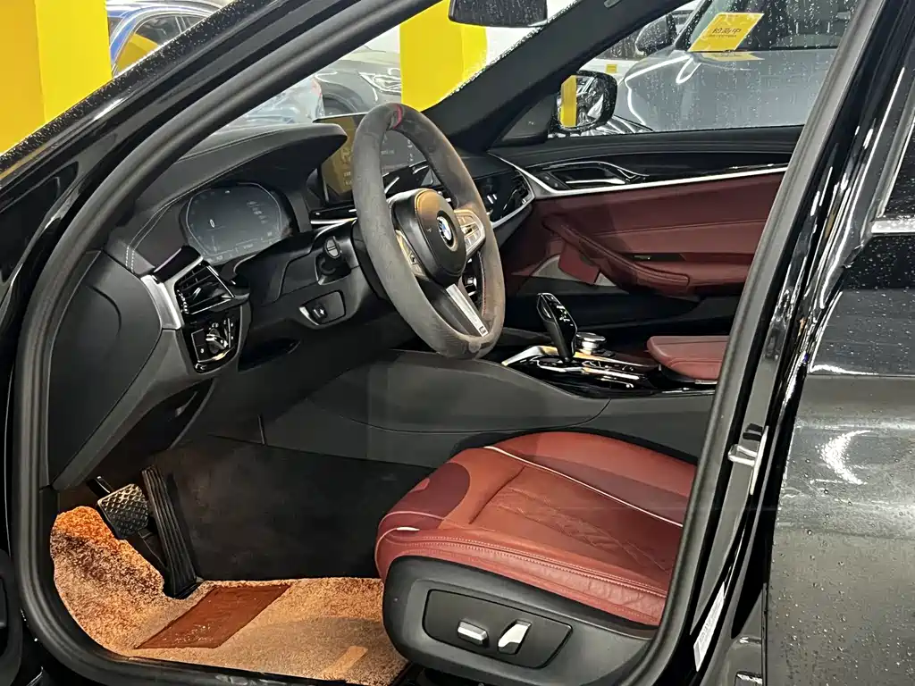 BMW 5 Series 2023 — фото 10