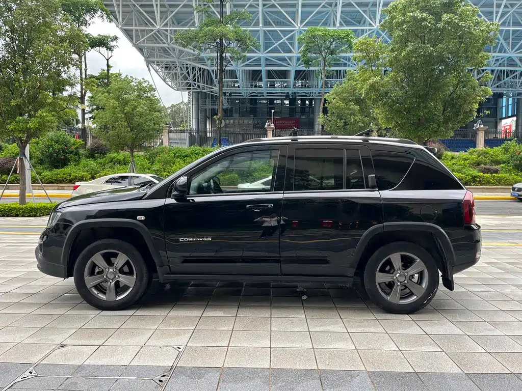 Jeep Compass 2015 — фото 7