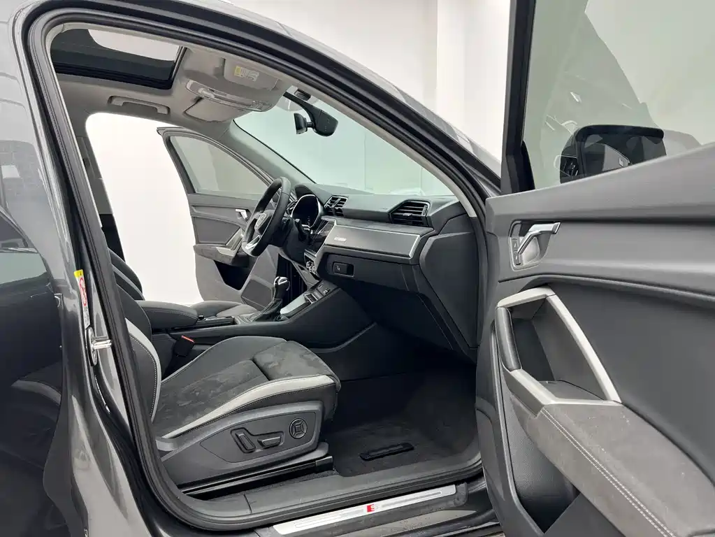 Audi Q3 2023 — фото 18