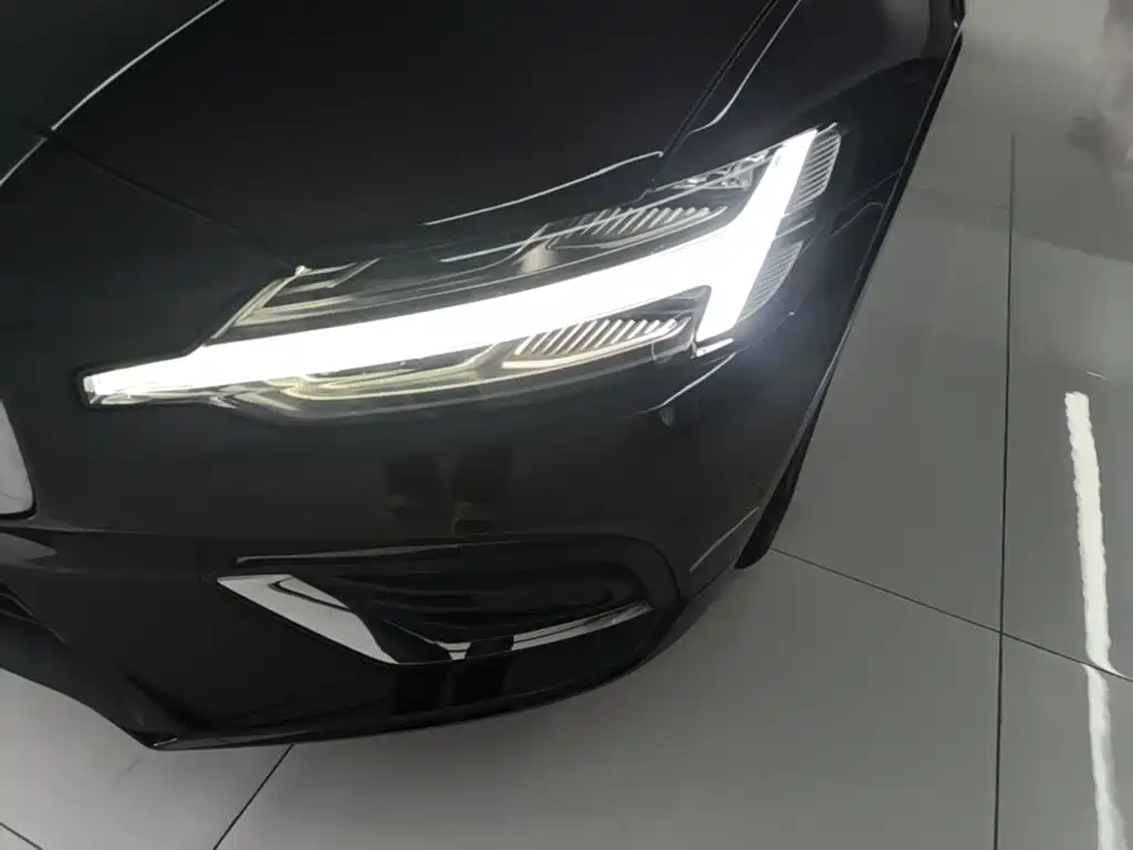 Volvo S60 2020 — фото 24
