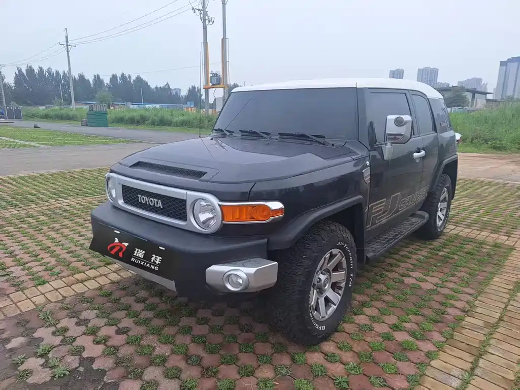 Toyota FJ Cruiser 2020 — фото 1