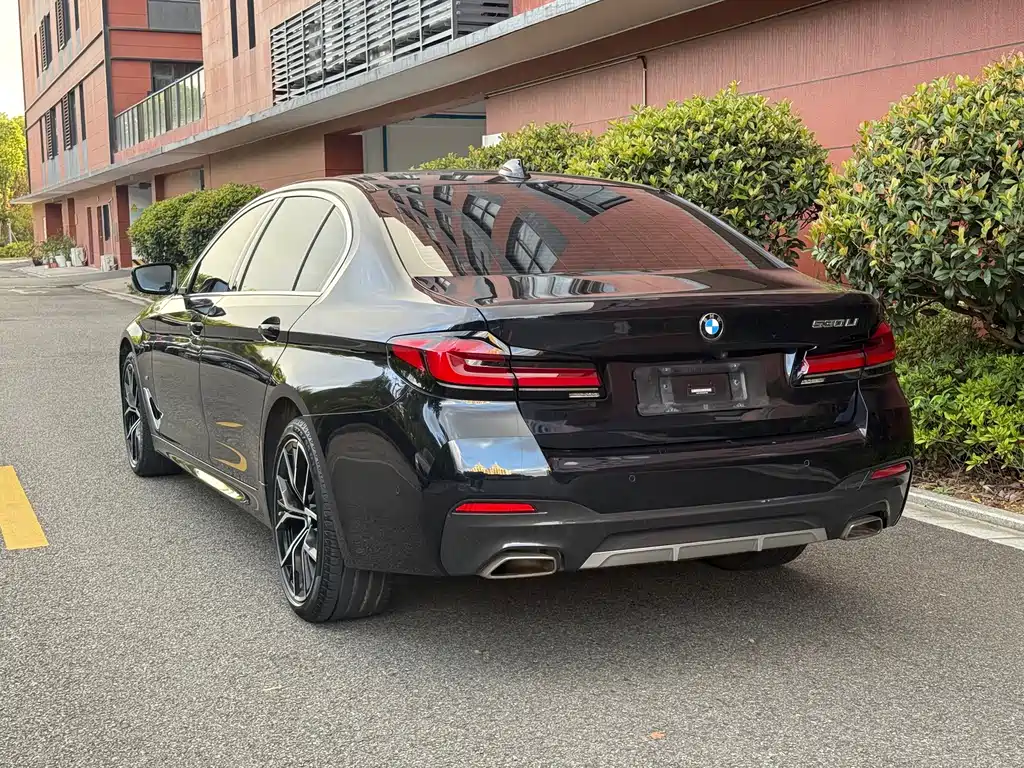 BMW 5 Series 2022 — фото 14