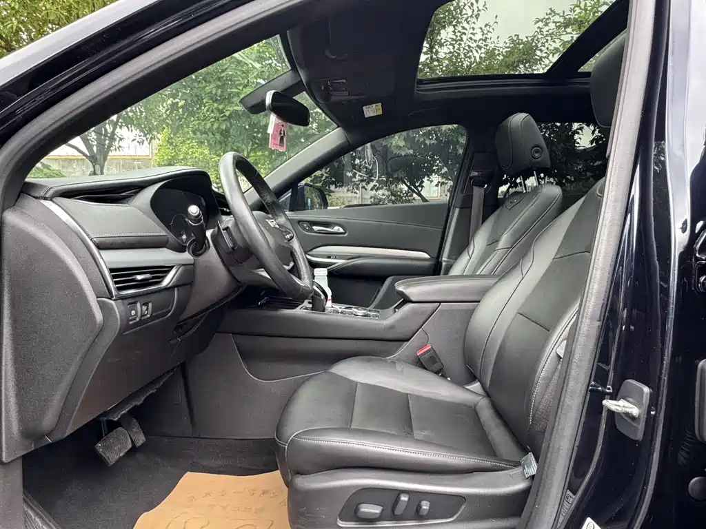 Cadillac XT4 2020 — фото 10